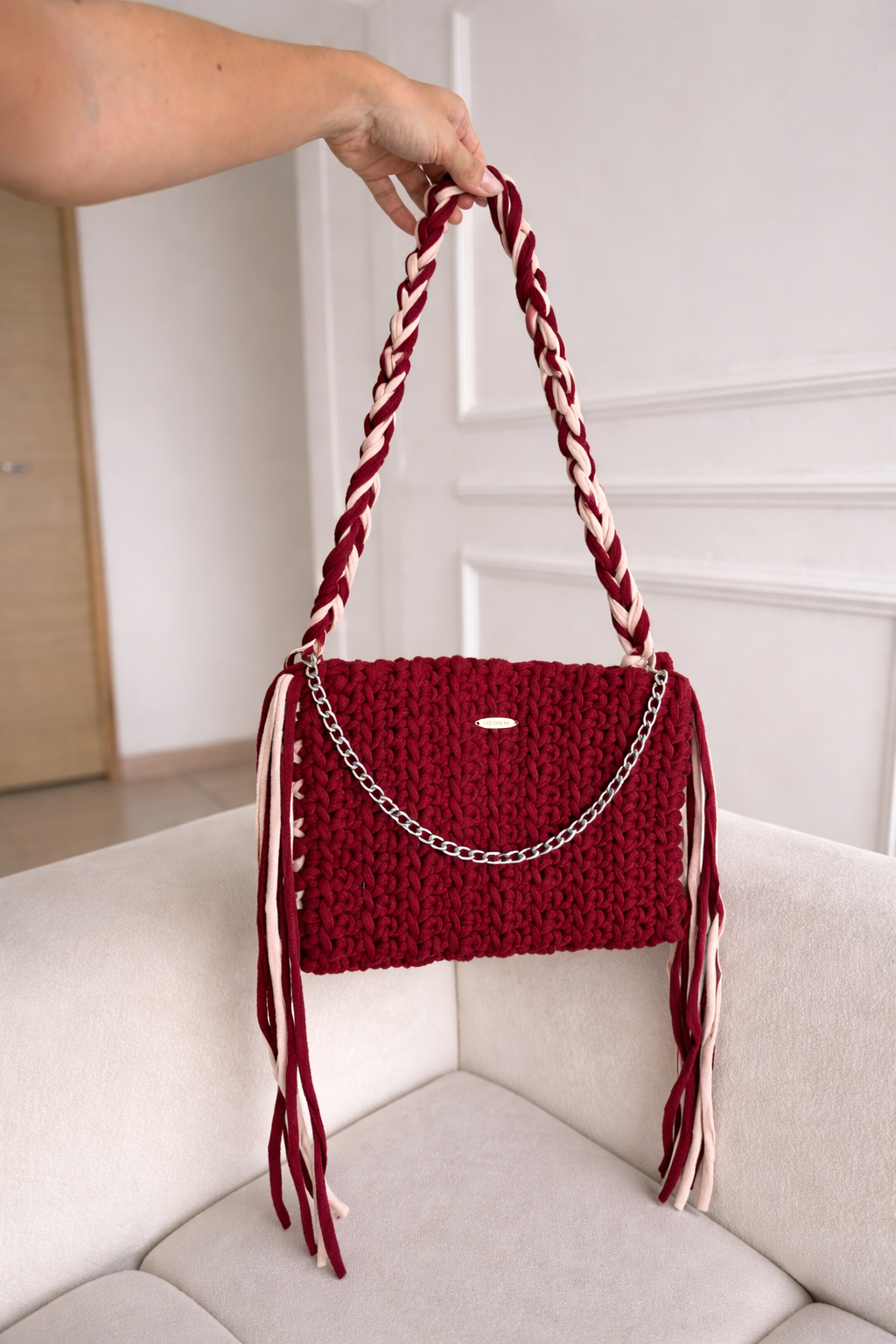 Bolso en crochet con cadena