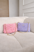 Bolso en crochet con cadenas